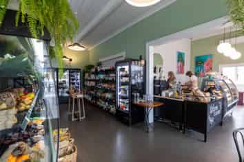 High profile corner site for lease - Napier South