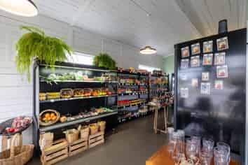 High profile corner site for lease - Napier South