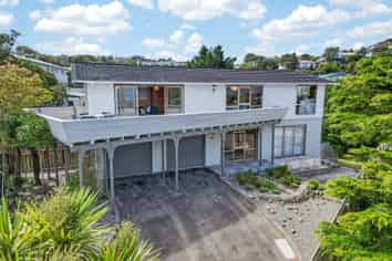 14 Laburnum Grove, Maungaraki