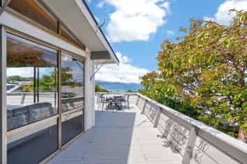 14 Laburnum Grove, Maungaraki