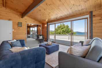 14 Laburnum Grove, Maungaraki