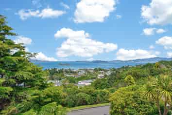 14 Laburnum Grove, Maungaraki