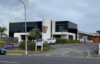 CBRE | Fully Racked Warehouse in Mangere