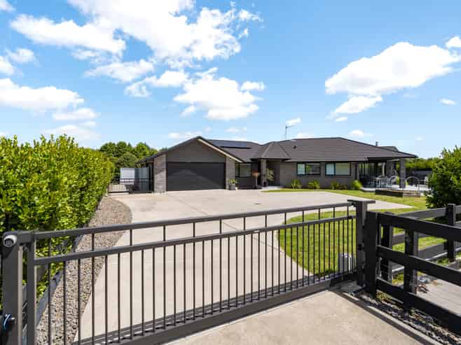 15 Mike Smith Drive, Cambridge