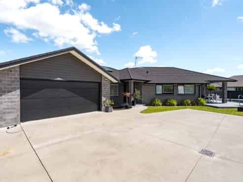 15 Mike Smith Drive, Cambridge