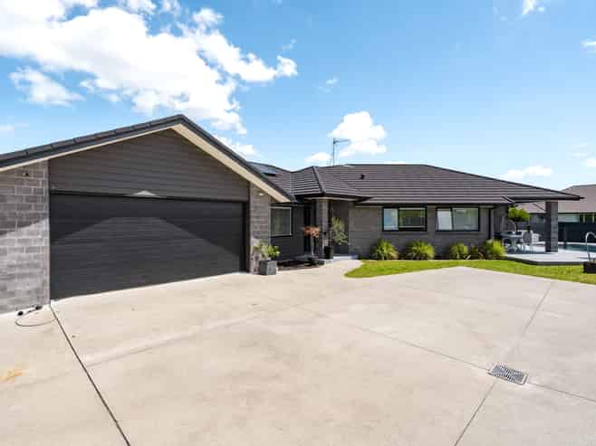 15 Mike Smith Drive, Cambridge