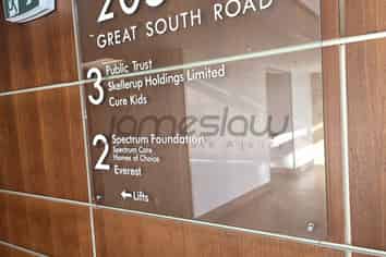 Greenlane Central Office 323m2 + 8 car parks