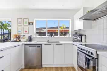 12 Kakaho Drive, Tawhero