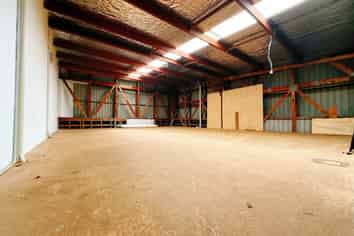 Flexible Onehunga Unit with 8 Car Parks| 282 m2