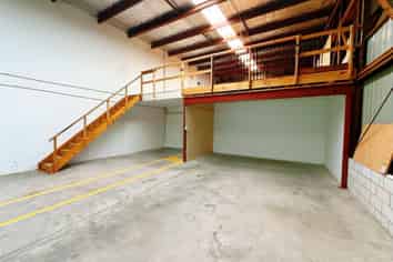 Flexible Onehunga Unit with 8 Car Parks| 282 m2