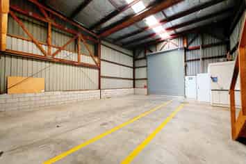 Flexible Onehunga Unit with 8 Car Parks| 282 m2
