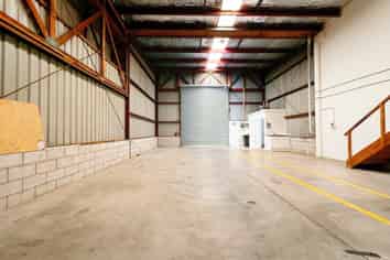 Flexible Onehunga Unit with 8 Car Parks| 282 m2