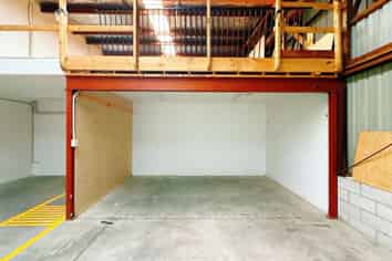 Flexible Onehunga Unit with 8 Car Parks| 282 m2