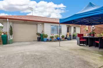 2A Royal View Road, Te Atatu South