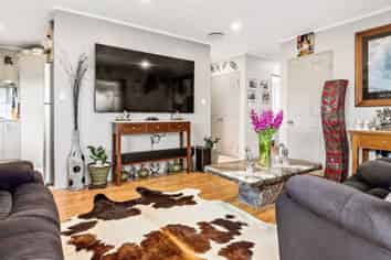 2A Royal View Road, Te Atatu South