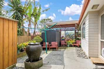 2A Royal View Road, Te Atatu South