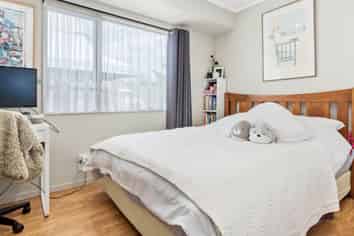 2A Royal View Road, Te Atatu South