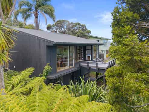 75 Shakespear Road, Army Bay