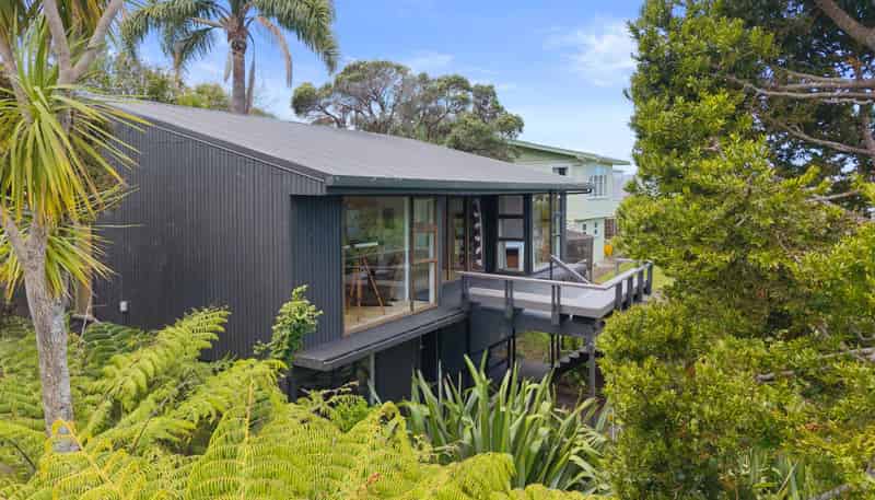 75 Shakespear Road, Army Bay