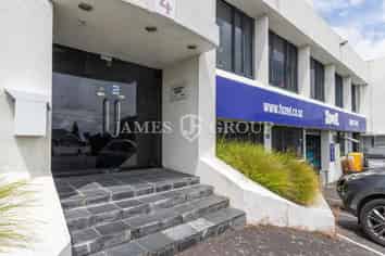 FUNCTIONAL 425M² OFFICE IN PRIME FRINGE LOCATION