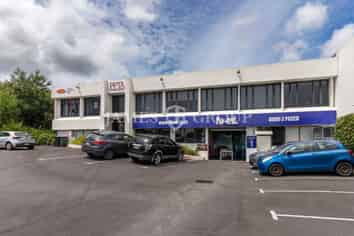 FUNCTIONAL 425M² OFFICE IN PRIME FRINGE LOCATION