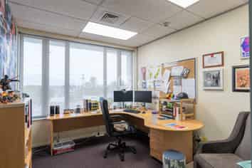 FUNCTIONAL 425M² OFFICE IN PRIME FRINGE LOCATION