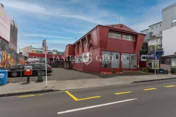 461M² MIXED-USE SPACE WITH STRONG FRONTAGE
