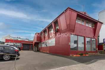 461M² MIXED-USE SPACE WITH STRONG FRONTAGE