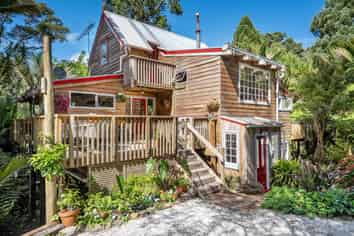 51 Wood Bay Road, Titirangi