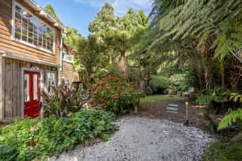 51 Wood Bay Road, Titirangi