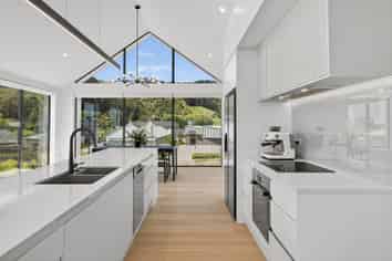 6 Round Hill Rise, Cracroft