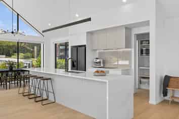 6 Round Hill Rise, Cracroft