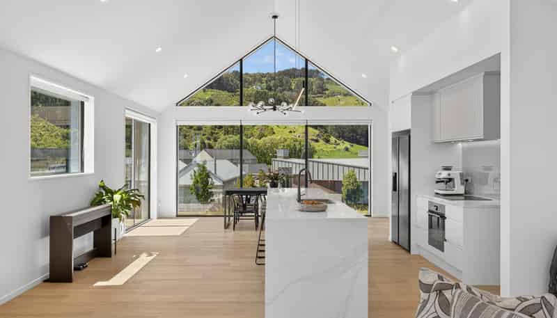 6 Round Hill Rise, Cracroft