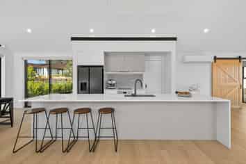 6 Round Hill Rise, Cracroft