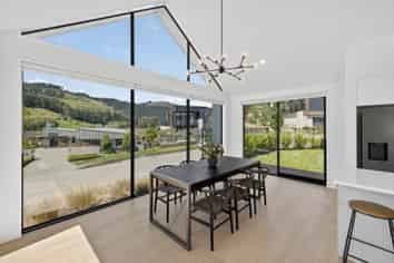 6 Round Hill Rise, Cracroft