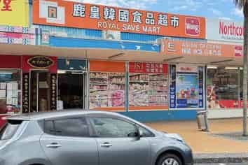 PROMINENT SHOP WITH CAR PARKING
