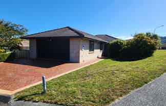 2 Percy Kinsman Crescent , Riverstone Terraces
