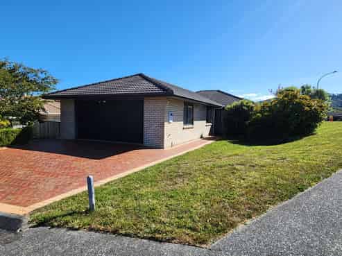 2 Percy Kinsman Crescent , Riverstone Terraces