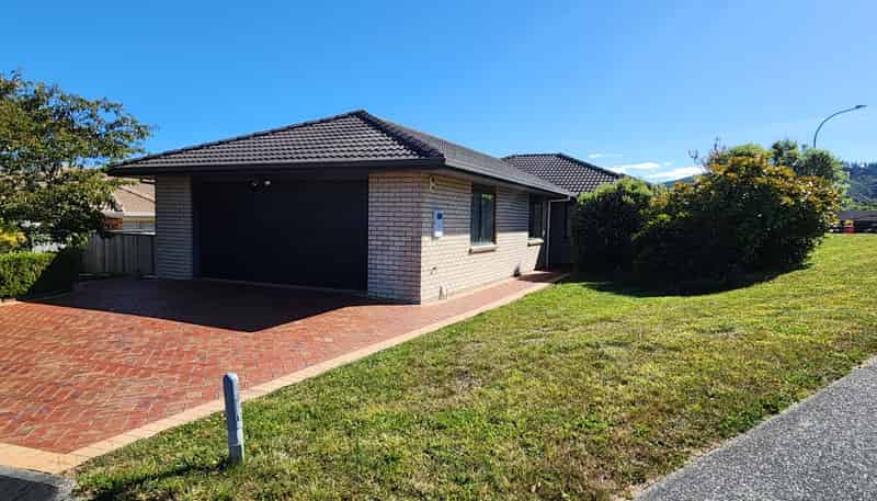 2 Percy Kinsman Crescent , Riverstone Terraces