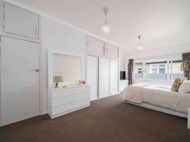 801 Frederick Street West, Mahora