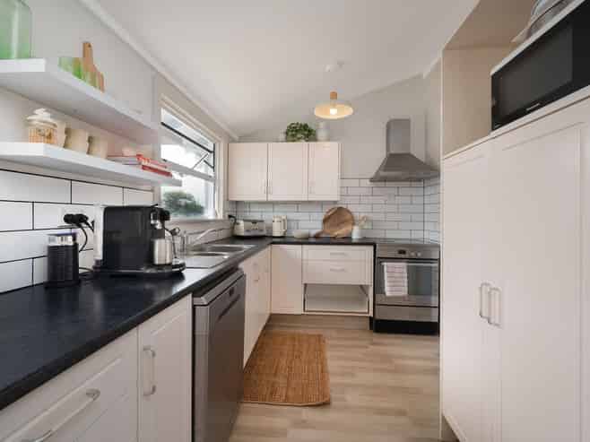 801 Frederick Street West, Mahora