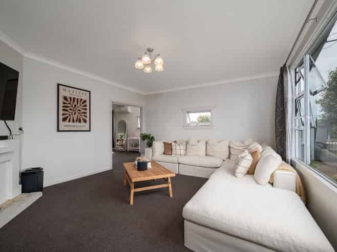 801 Frederick Street West, Mahora