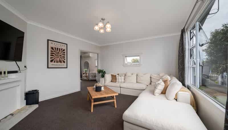 801 Frederick Street West, Mahora