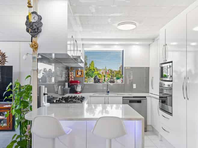 15 Marinich Drive, Ranui