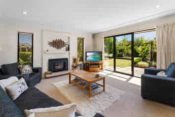 38 Hollybush Drive, BRIGHTWATER