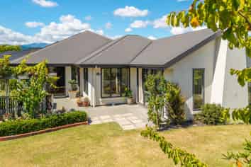 38 Hollybush Drive, BRIGHTWATER