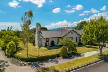 38 Hollybush Drive, BRIGHTWATER