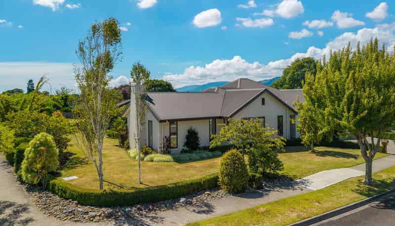 38 Hollybush Drive, BRIGHTWATER