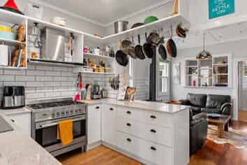 6 Kanakanaia , Te Karaka