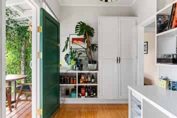 6 Kanakanaia , Te Karaka